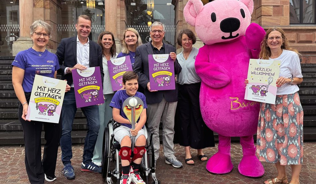 Engelsfackel in Wiesbaden macht auf Arbeit von Kinderhospizen aufmerksam Engelsfackel in Wiesbaden macht auf Arbeit von Kinderhospizen aufmerksam