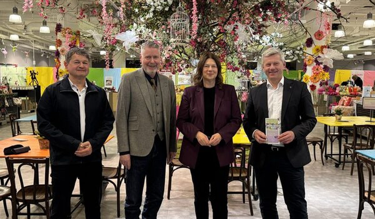 Frühlingsmarkt belebt leerstehendes Kaufhaus in der Wiesbadener Langgasse