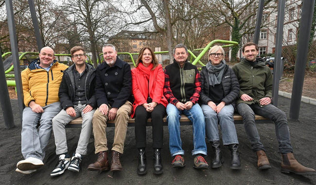 Hollywoodschaukel auf dem Schulberg eröffnet neuen Blick über Wiesbadens Innenstadt