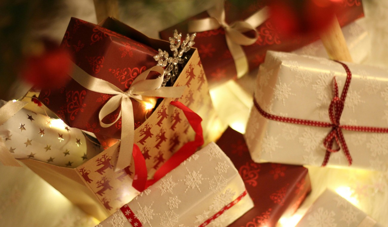 Kelsterbach verteilt 125 Geschenke bei fünfter Weihnachtswunschbaumaktion