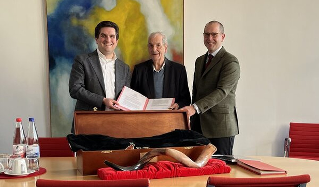 Manfred Beilharz übergibt umfangreichen Künstlernachlass an das Stadtarchiv Wiesbaden