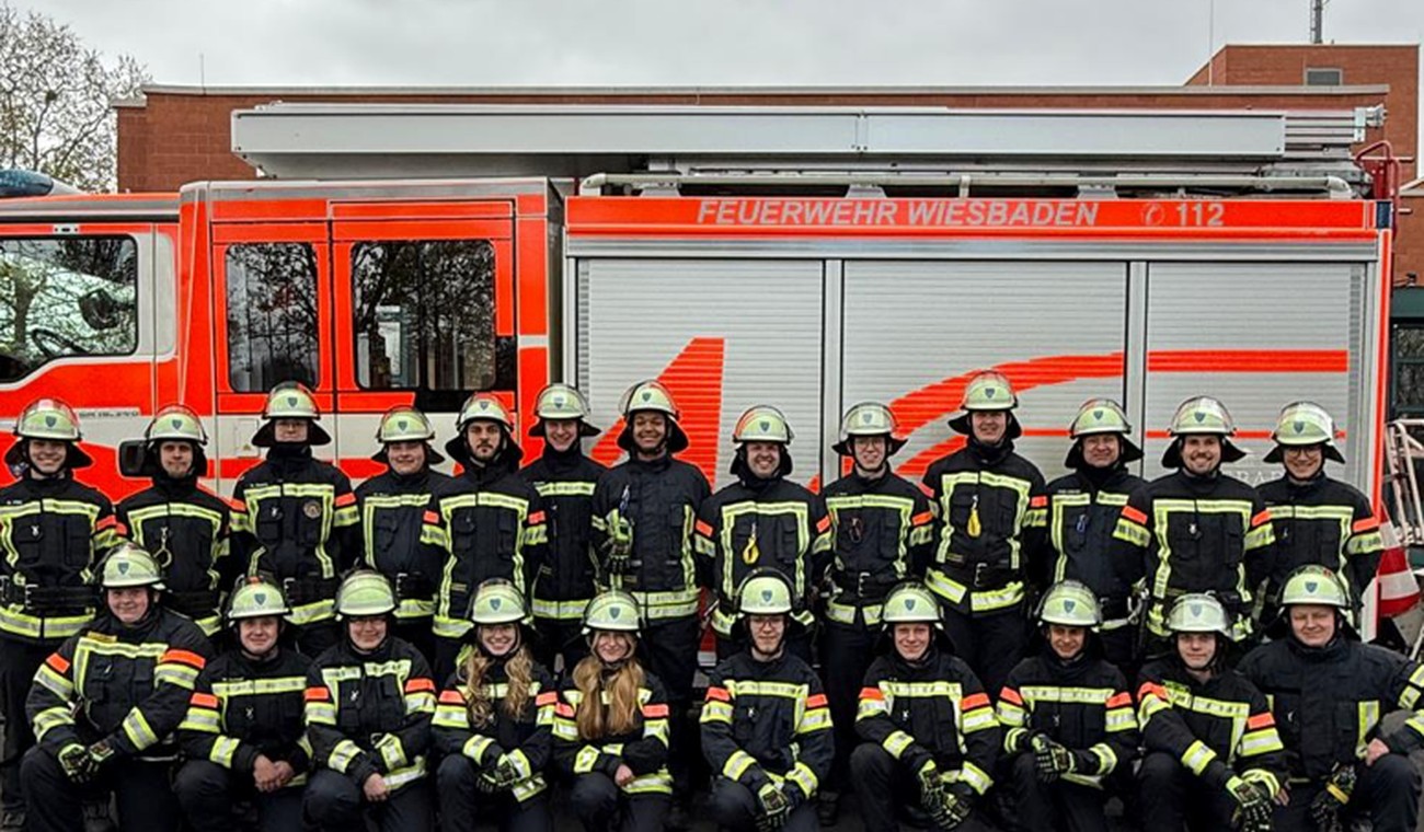 Nach Ausbilderengpass: 23 neue Einsatzkräfte nach wiederaufgenommenem Lehrgang in Wiesbaden Nach Ausbilderengpass: 23 neue Einsatzkräfte nach wiederaufgenommenem Lehrgang in Wiesbaden