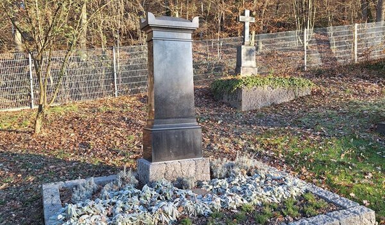 Neue Urnengemeinschaftsanlage in Rambach bietet zwölf pflegefreie Plätze Neue Urnengemeinschaftsanlage in Rambach bietet zwölf pflegefreie Plätze