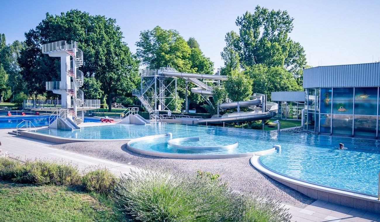 Respekt im Freibad Kleinfeldchen: Teams bieten Ansprechpartner und Unterstützung an den Wochenenden Respekt im Freibad Kleinfeldchen: Teams bieten Ansprechpartner und Unterstützung an den Wochenenden